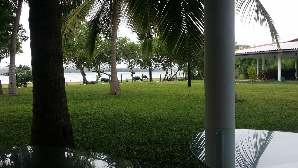 Serenity Lake Resort Yala Tissamaharama Exteriér fotografie